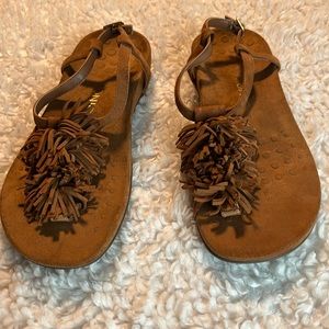 Like New Women's Vionic Rest Sosha Caramel Brown Suede Fringe T-Strap Sandals